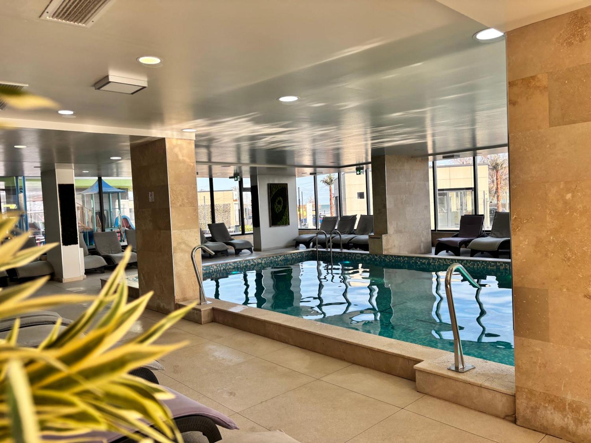 Purple Onyx - Pool & Spa Beach Resort Năvodari 외부 사진